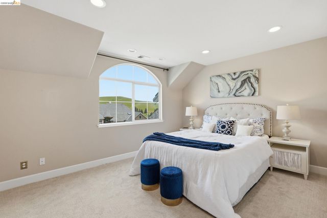 471 Silver Hollow Dr, Walnut Creek, CA 94598