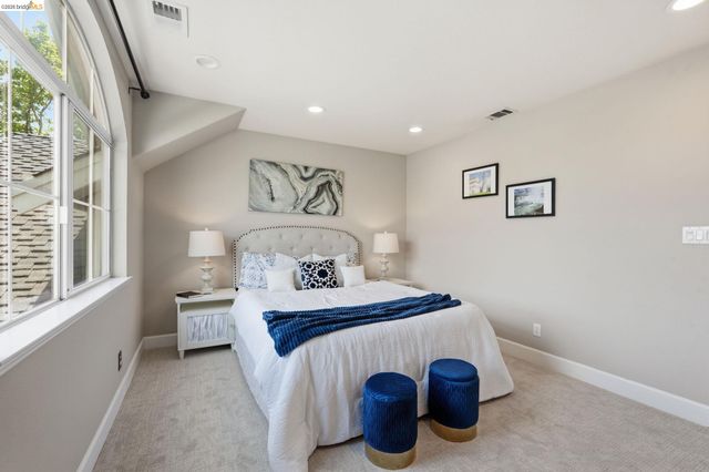 471 Silver Hollow Dr, Walnut Creek, CA 94598