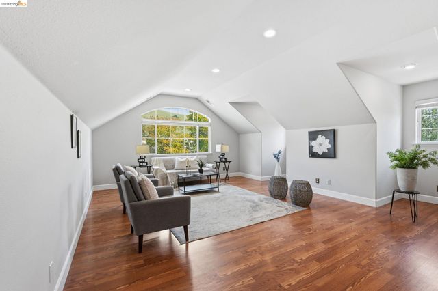 471 Silver Hollow Dr, Walnut Creek, CA 94598