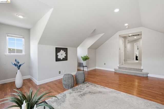471 Silver Hollow Dr, Walnut Creek, CA 94598