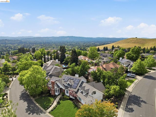 471 Silver Hollow Dr, Walnut Creek, CA 94598