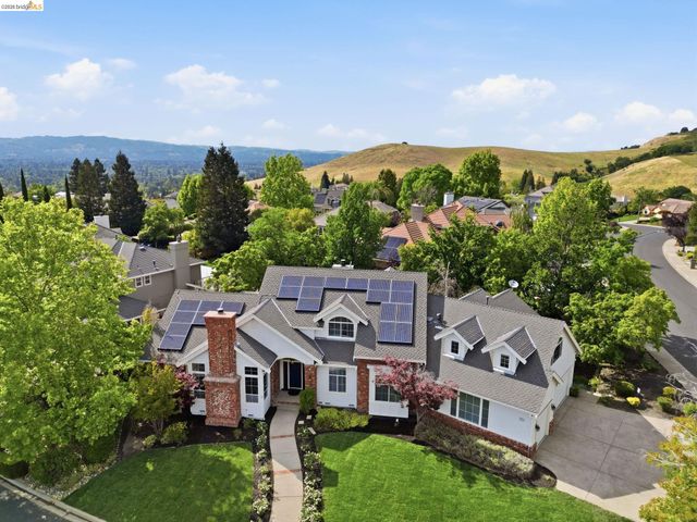 471 Silver Hollow Dr, Walnut Creek, CA 94598