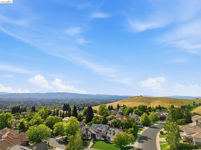 471 Silver Hollow Dr, Walnut Creek, CA 94598