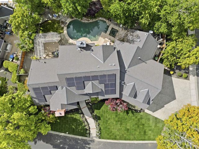 471 Silver Hollow Dr, Walnut Creek, CA 94598