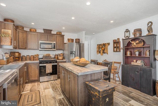 31 CEDAR ST, Manchester, PA 17345