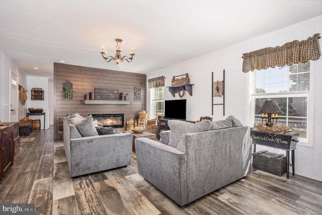 31 CEDAR ST, Manchester, PA 17345