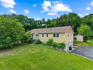 24 Ledgewood Court, Norwich, CT 06360