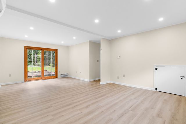 5 Memorial Dr, Northborough, MA 01532
