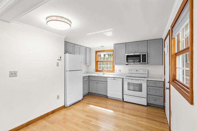 5 Memorial Dr, Northborough, MA 01532