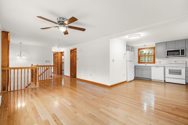 5 Memorial Dr, Northborough, MA 01532