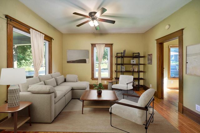 894 23rd Avenue SE, Minneapolis, MN 55414