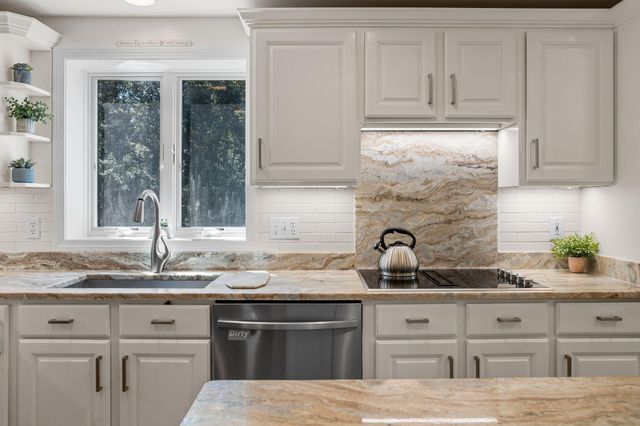 51 Spinnaker Lane, Pocasset, MA 02559