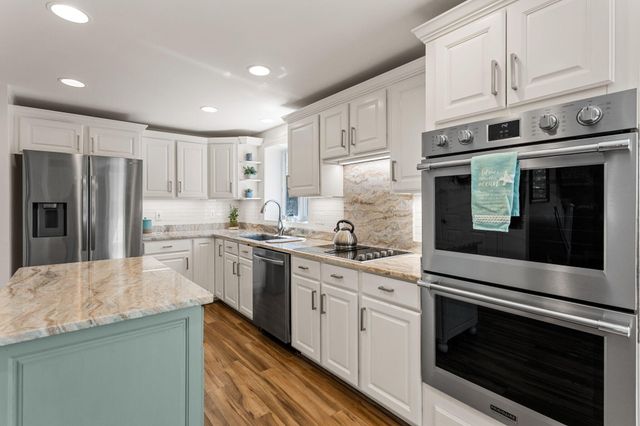51 Spinnaker Lane, Pocasset, MA 02559