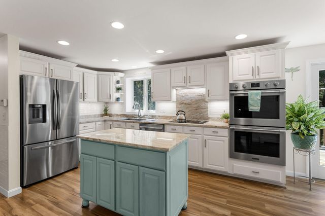 51 Spinnaker Lane, Pocasset, MA 02559