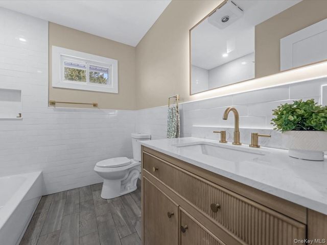 207 N Nassau Avenue, Massapequa, NY 11758