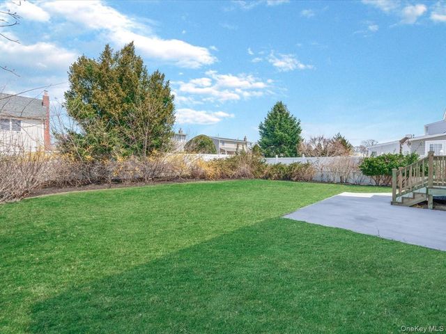 207 N Nassau Avenue, Massapequa, NY 11758