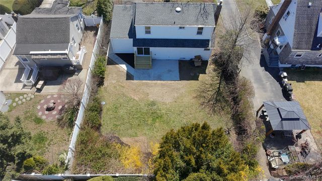 207 N Nassau Avenue, Massapequa, NY 11758