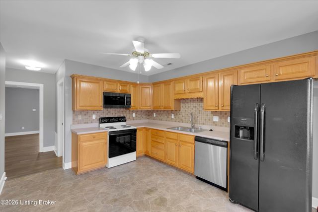 7906 Stovall Ct, Louisville, KY 40228