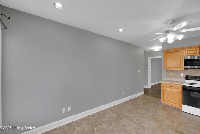 7906 Stovall Ct, Louisville, KY 40228