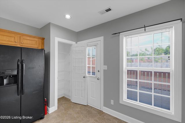7906 Stovall Ct, Louisville, KY 40228