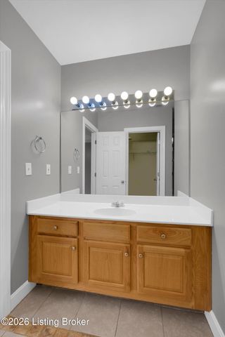 7906 Stovall Ct, Louisville, KY 40228