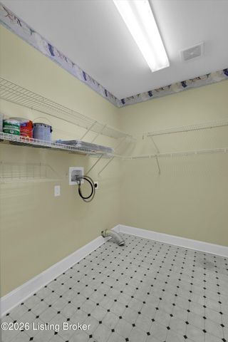 7906 Stovall Ct, Louisville, KY 40228