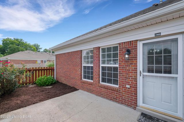 7906 Stovall Ct, Louisville, KY 40228