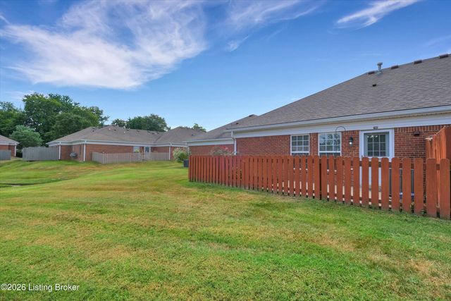 7906 Stovall Ct, Louisville, KY 40228