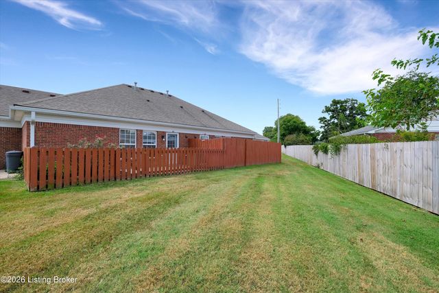 7906 Stovall Ct, Louisville, KY 40228