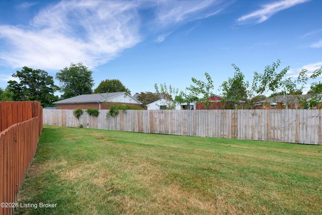 7906 Stovall Ct, Louisville, KY 40228