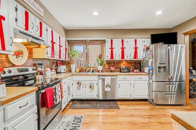 14809 Southpointe Curve, Burnsville, MN 55306