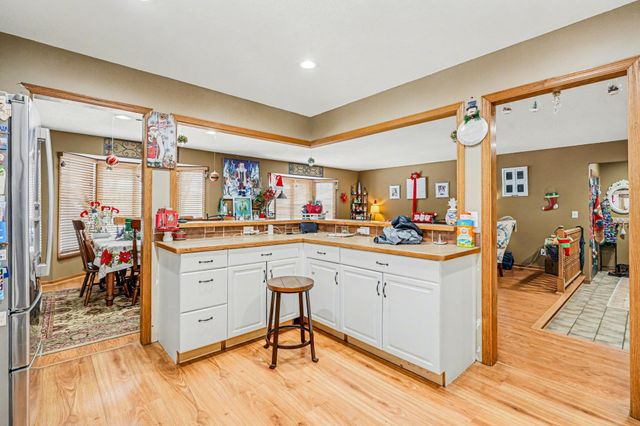 14809 Southpointe Curve, Burnsville, MN 55306