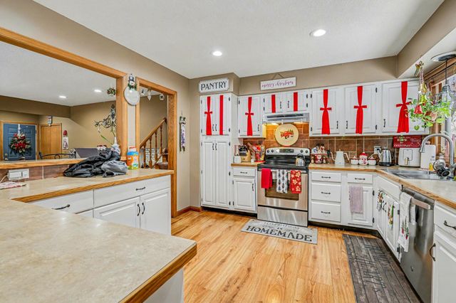 14809 Southpointe Curve, Burnsville, MN 55306