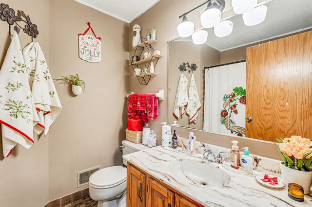 14809 Southpointe Curve, Burnsville, MN 55306