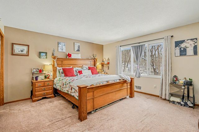 14809 Southpointe Curve, Burnsville, MN 55306