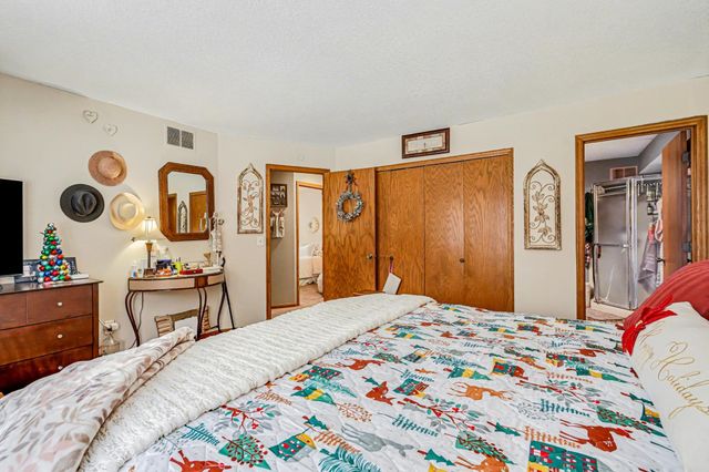 14809 Southpointe Curve, Burnsville, MN 55306