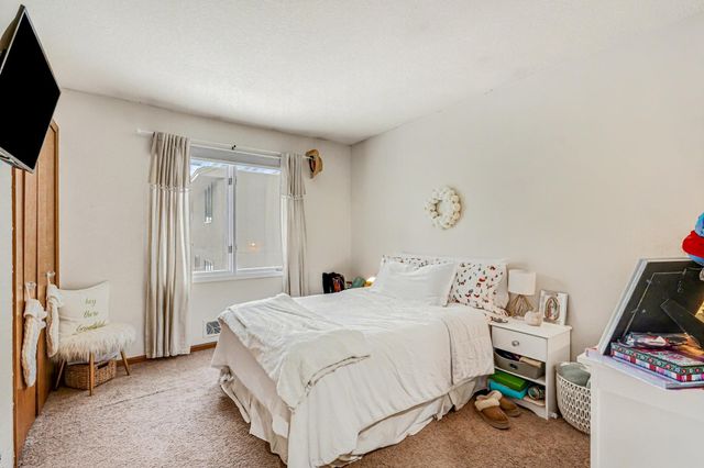 14809 Southpointe Curve, Burnsville, MN 55306