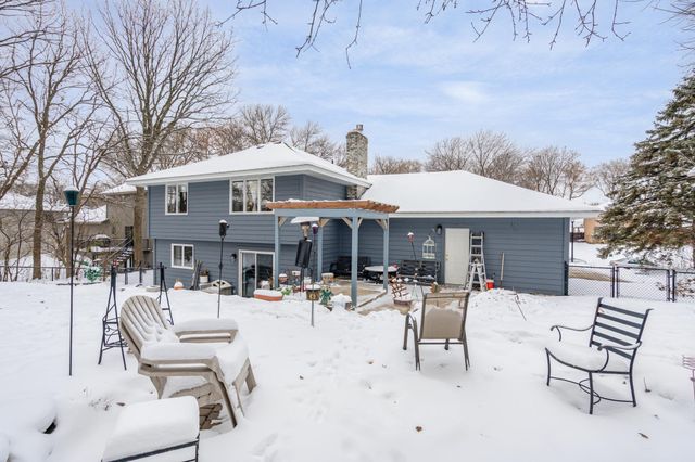 14809 Southpointe Curve, Burnsville, MN 55306