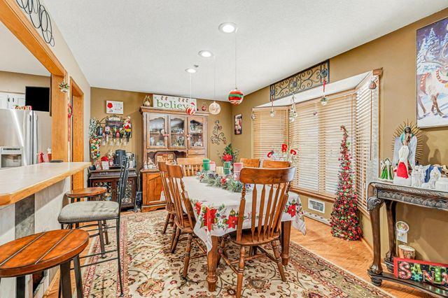 14809 Southpointe Curve, Burnsville, MN 55306