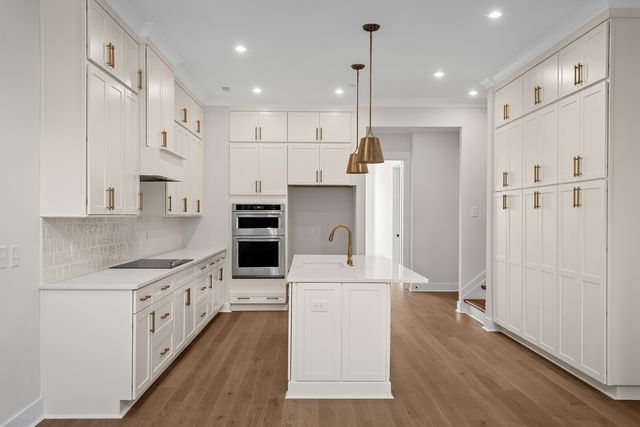 2068 Conductor Ln, Thompsons Station, TN 37179