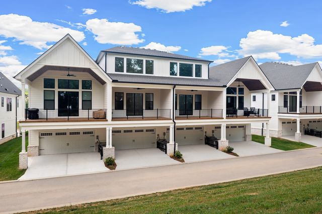 2068 Conductor Ln, Thompsons Station, TN 37179