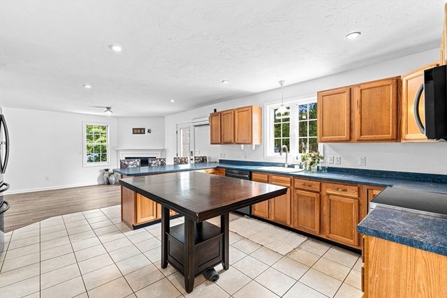 21 Forestview Dr, Fairhaven, MA 02719