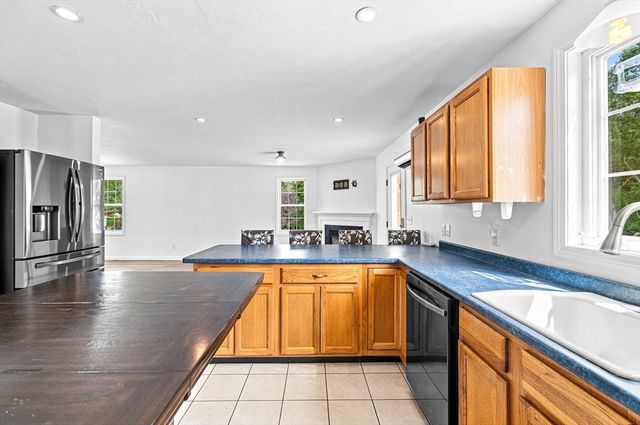 21 Forestview Dr, Fairhaven, MA 02719