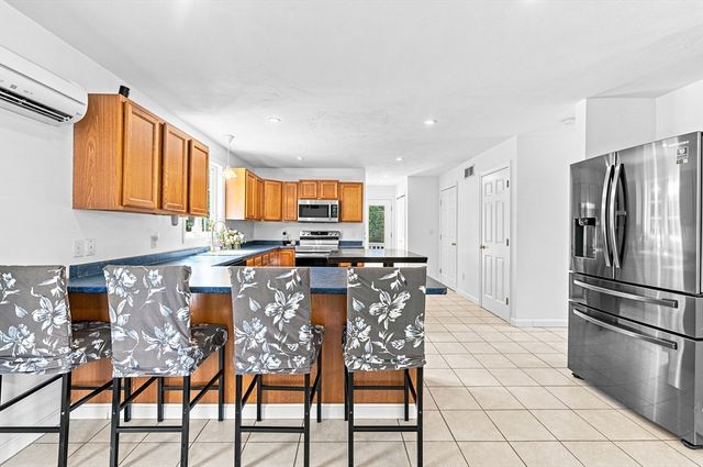 21 Forestview Dr, Fairhaven, MA 02719