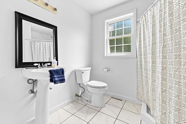 21 Forestview Dr, Fairhaven, MA 02719