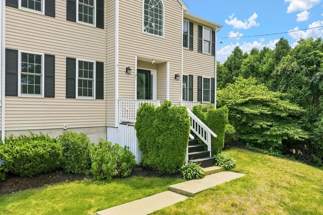21 Forestview Dr, Fairhaven, MA 02719