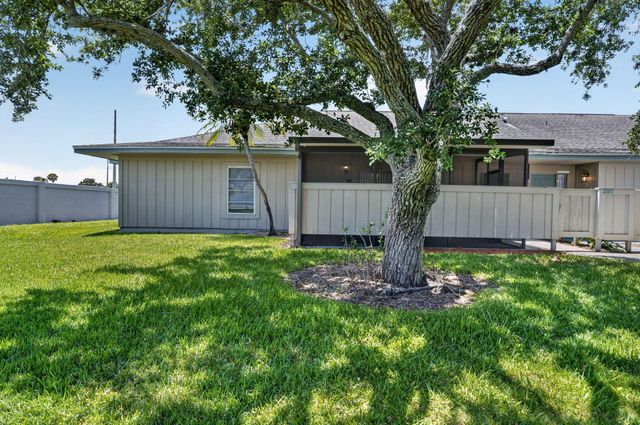 3911 NW Cinnamon Tree Circle, Jensen Beach, FL 34957