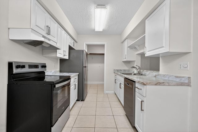 3911 NW Cinnamon Tree Circle, Jensen Beach, FL 34957