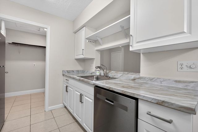 3911 NW Cinnamon Tree Circle, Jensen Beach, FL 34957