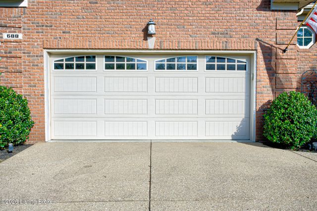 688 Ashbourne Dr, Shelbyville, KY 40065
